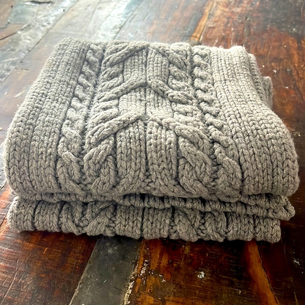 Banana Republic 100% Merino Wool Knit Gray Sweater Scarf